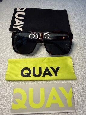 Quay Unisex THRILL RIDE Sunglasses Tortoise Shell Frame Gray Lens